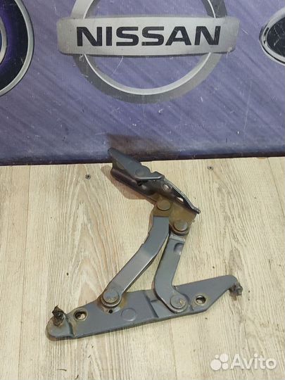 Петля крышки багажника Nissan primera P12 Лев