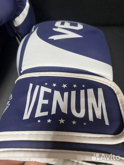 Боксерские перчатки Venum