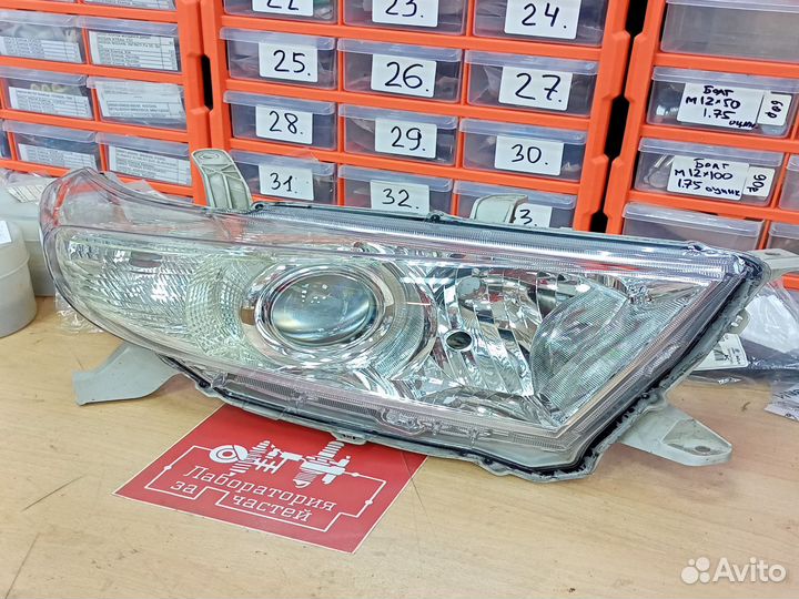 Фара правая toyota highlander галоген