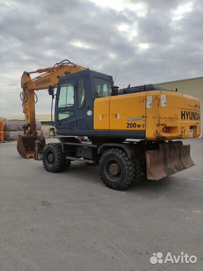 Колёсный экскаватор Hyundai R200W-7, 2011