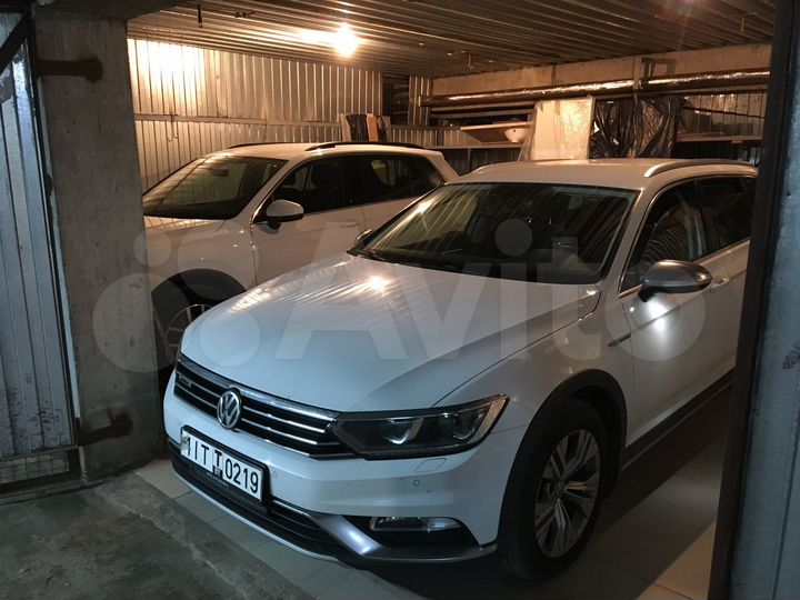 Машиноместо, > 30 м²