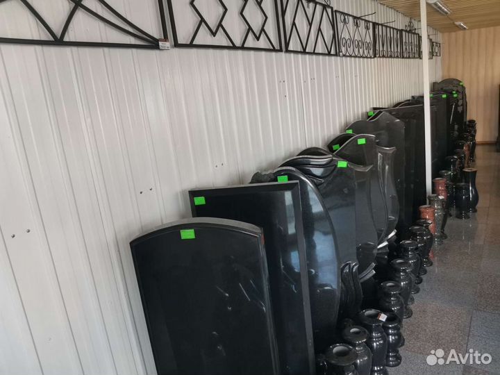 Памятники и мемориалы. Гравировка. Благоустройство