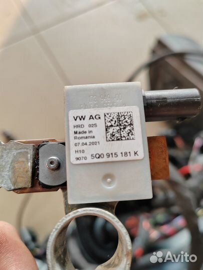 Клемма аккумулятора с датчиком Skoda Octavia A7