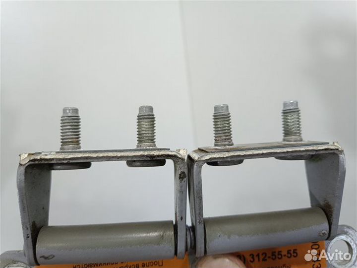 Петля двери багажника Kia Sportage 2010