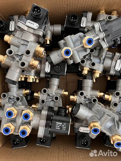 4630840310 ; 4630840410 Кран подъема оси wacbo