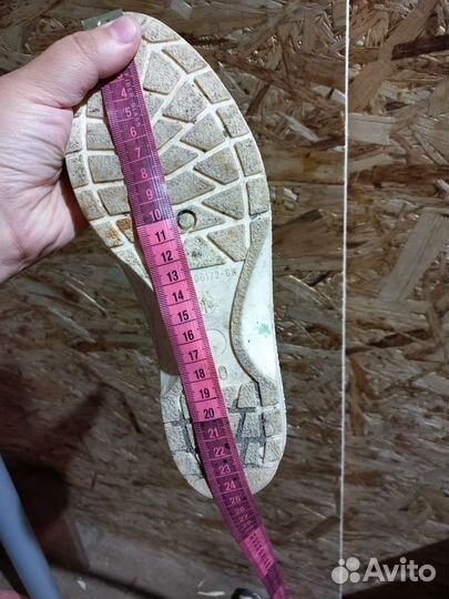 Резиновые сапоги, сланцы