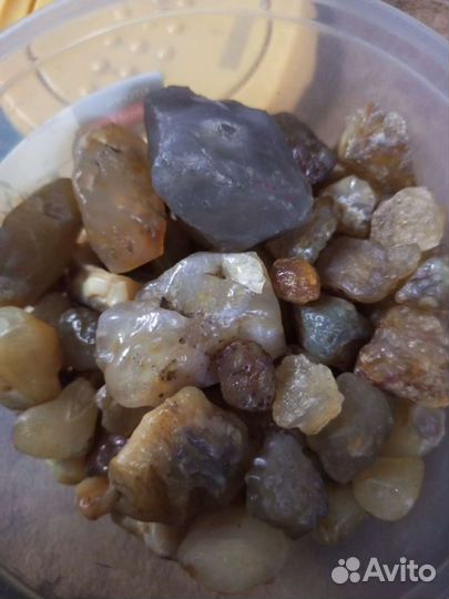 Природный камень сердолик привезен с севера