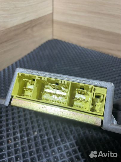 Блок управления airbag Mazda 626 GF gg3e57k30