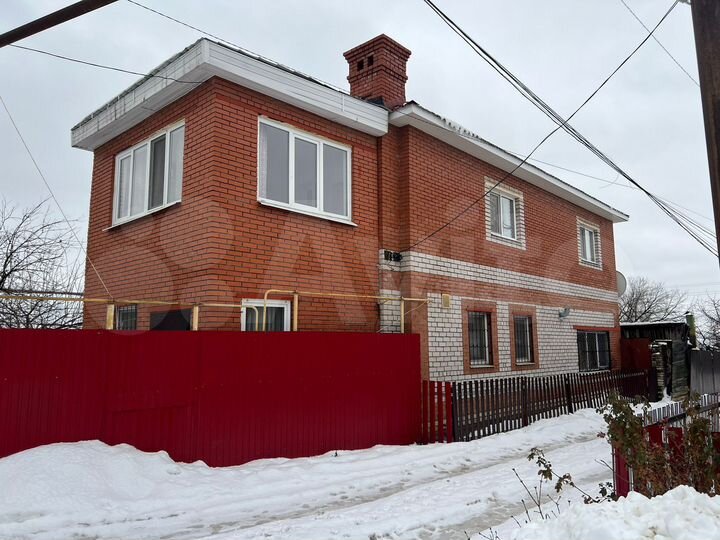 Дом 184 м² на участке 2 сот.