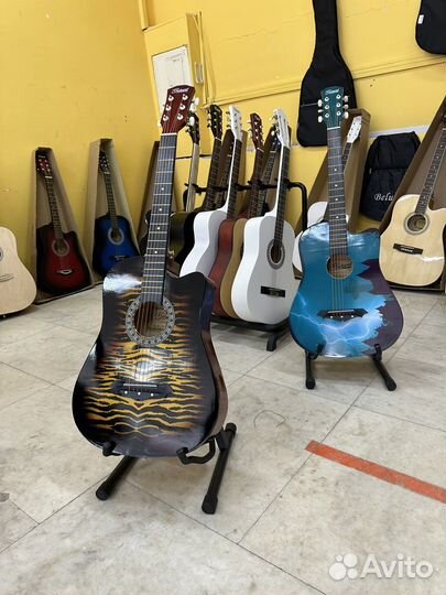 Акустическая гитара тигровая