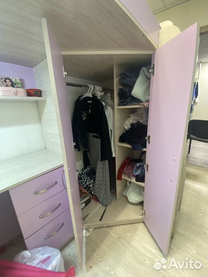 Двухъярусная кровать со шкафом и столом