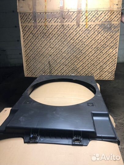 Iveco 41214449 Диффузор радиатора Iveco Stralis