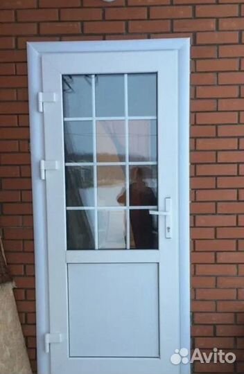 Дверь пластиковая входная