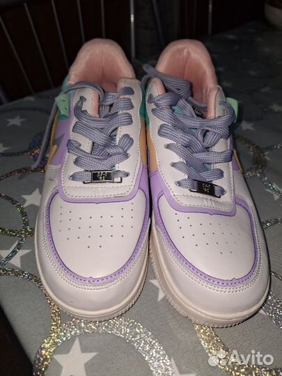 Продаю кроссовки новые