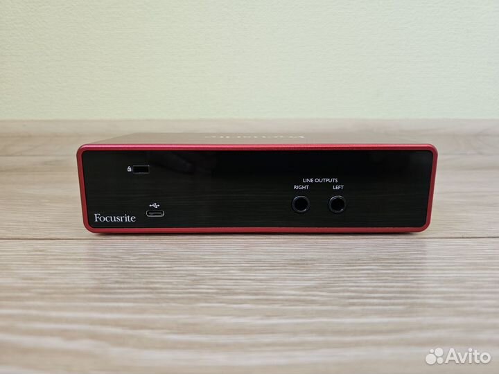 Звуковая карта Focusrite Scarlett 2i2 3rd Gen