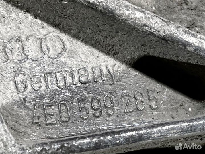 Кронштейн редуктора задний Audi A8 D3 6.0W12BTH