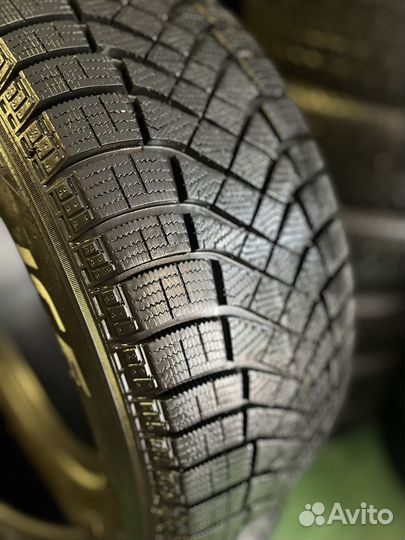Pirelli Ice Zero FR 215/60 R16