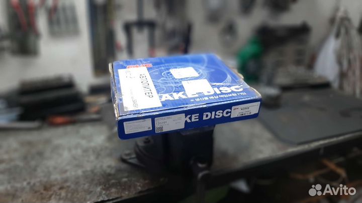 Передние тормозные диски KIA Spectra