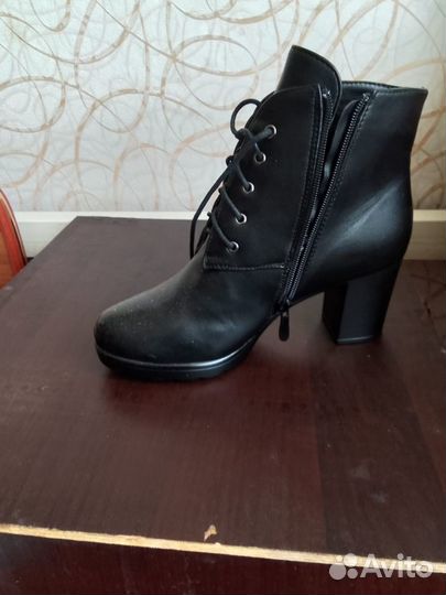 Продаются полусапожки женские размеры 39-40