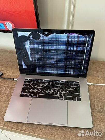 MacBook Pro 15 2017 Touch Bar i7/16Gb/256Gb