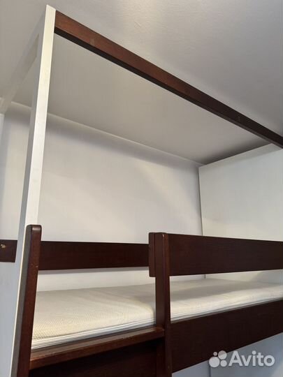 Двухъярусная кровать