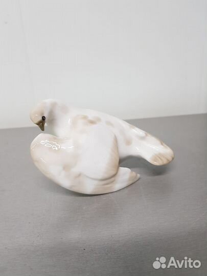 Фарфоровая статуэтка 