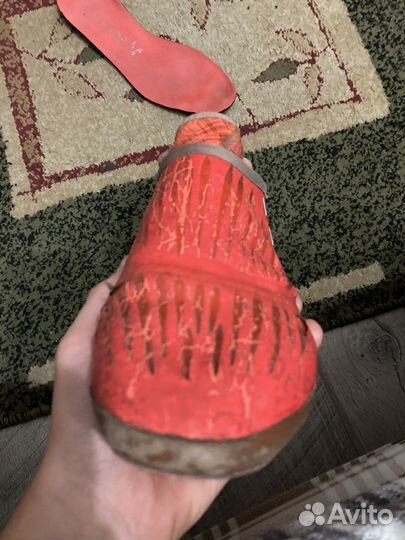 Левая бутса Adidas (правая порвалась