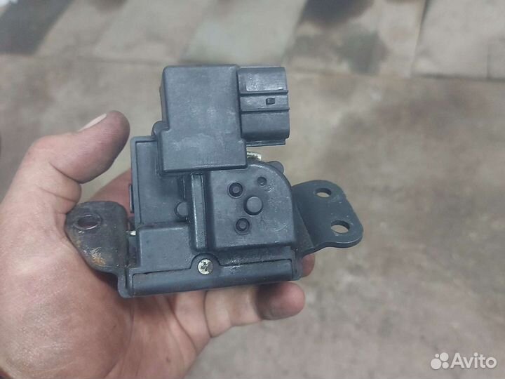 Замок на крышку багажника Hyundai i30