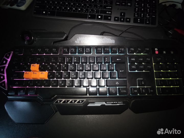 Игровая клавиатура с подсветкой