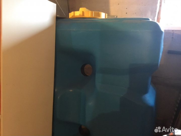 Прямоугольная емкость 1500 л сфитингами