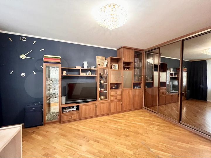 2-к. квартира, 52 м², 5/17 эт.