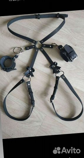 Гартеры с эффектом push ap и наручники