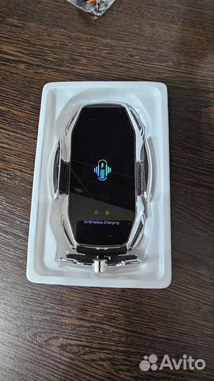 Держатель для телефона в машину с зарядкой