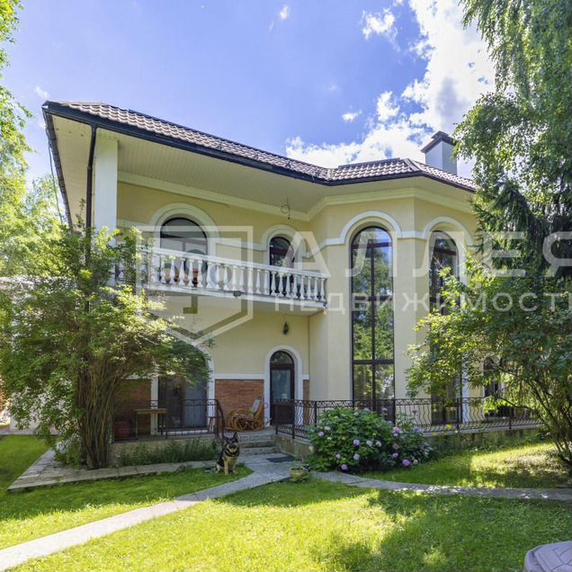 Коттедж 630 м² на участке 15 сот.