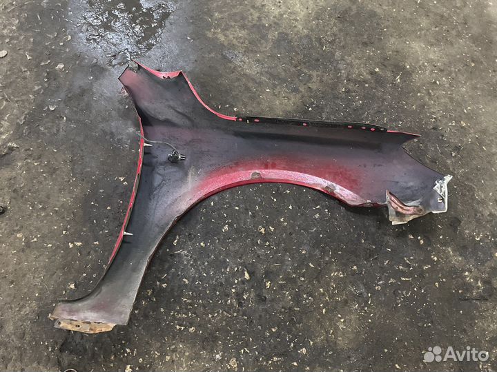 Переднее крыло правое и левое мазда 3 BK хэтч