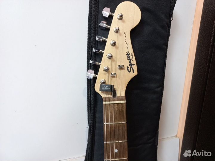 Электрогитара Fender Squier Bullet Strat