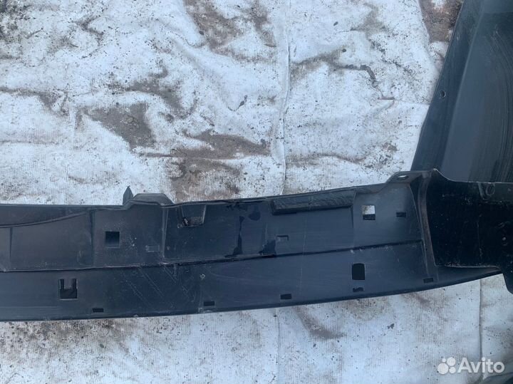 Задний бампер Toyota Land Cruiser 200