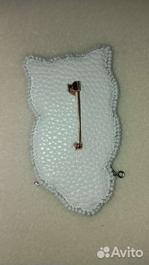 Брошь ручной работы из бисера