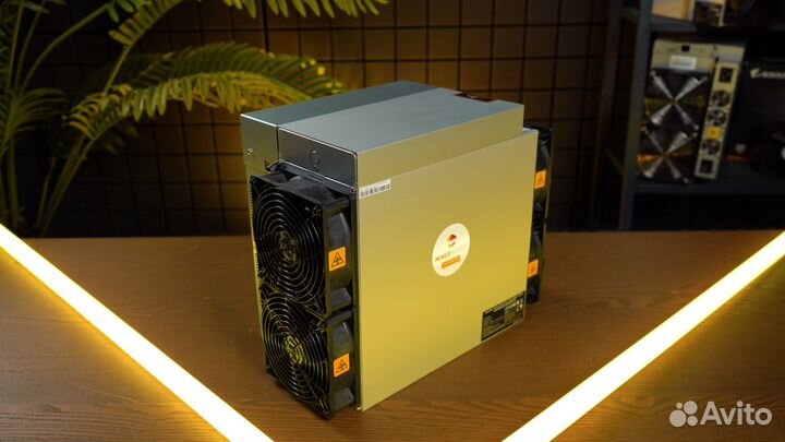 Майнер Antminer L7 8800