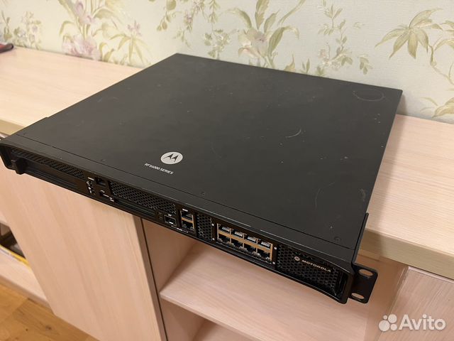 Motorola RFS-6010-1000-WR Коммутатор