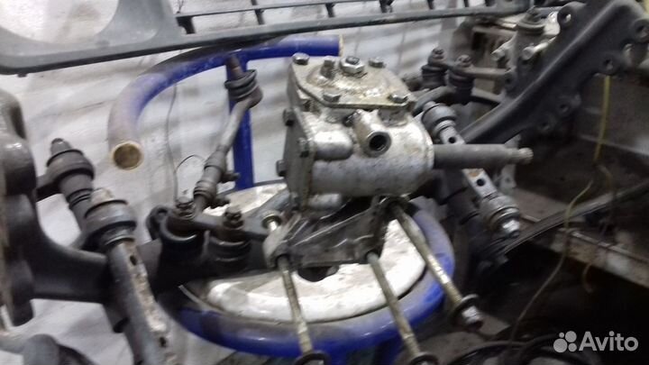 Продам рулевой редуктор с трапецией для нивы 21213