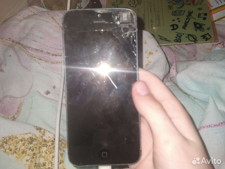 Телефон iPhone 5c