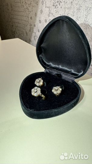 Золотые серьги с бриллиантами 750 пробы