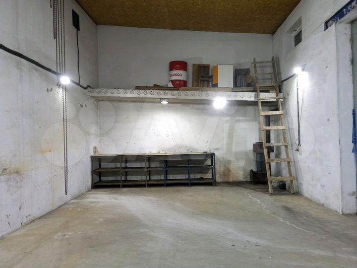 Гараж, > 30 м²