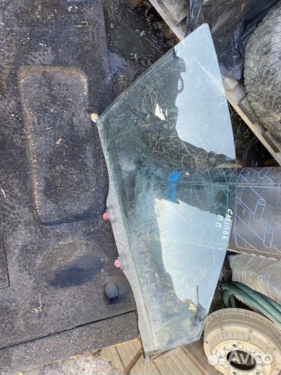 Стекло переднее левое toyota carina e 190