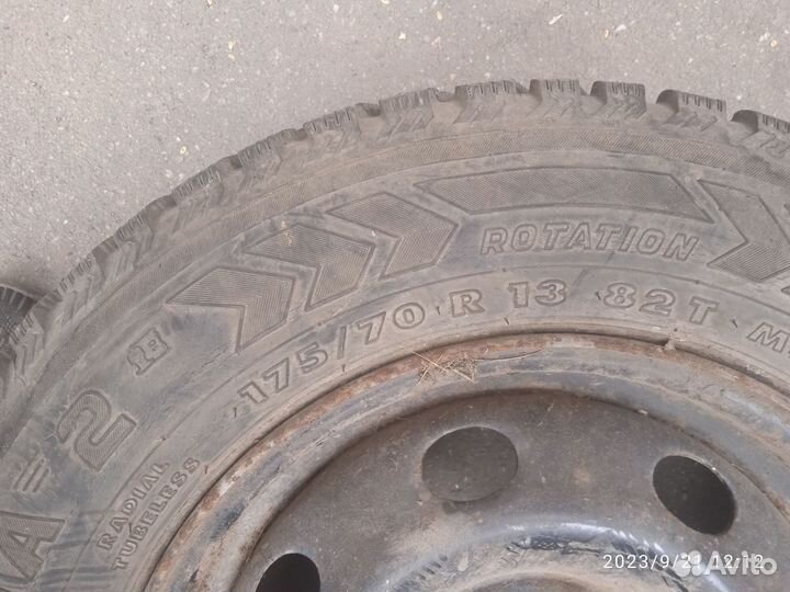 R13 Nokian Tyres Hakkapeliitta 2 175/70, PCD 4x98 DIA 10