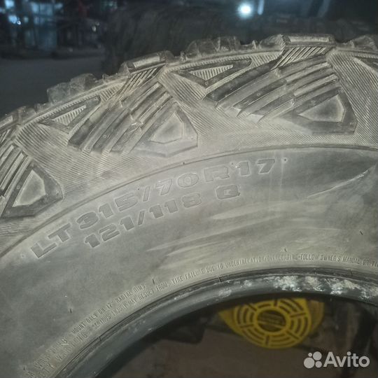 Kumho Road Venture MT71 315/70 R17