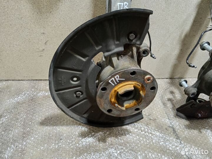 Кулак поворотный передний audi q7 4l