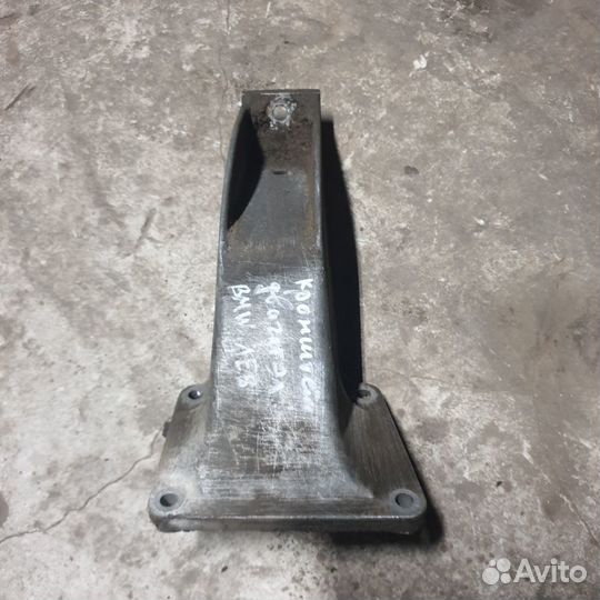 Кронштейн двигателя левый BMW E39