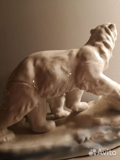 Статуэтка фарфор